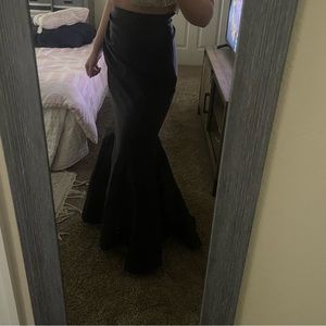 Black long classy mermaid skirt! US Size: 2